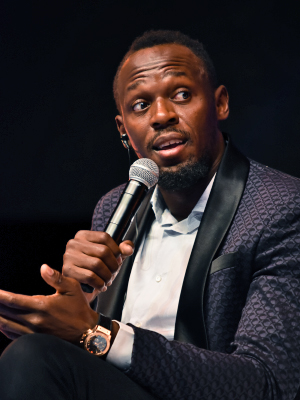 Motivational speakers inspire teams, boost morale, foster resilience, and ignite passion.